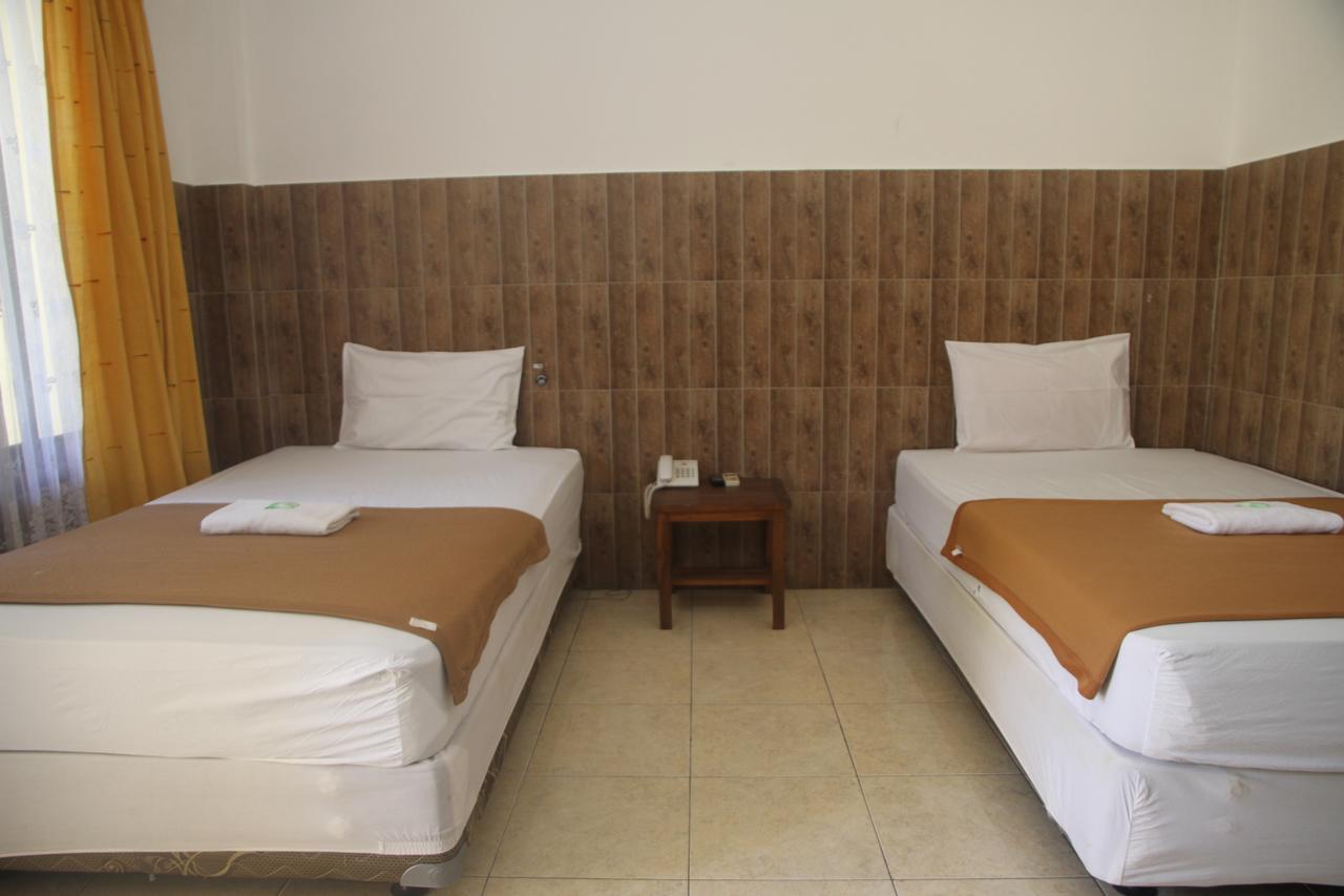 Puri Senggigi Hotel Mangsit Extérieur photo